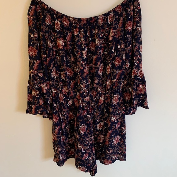 Off the shoulder patterned romper - Picture 3 of 4